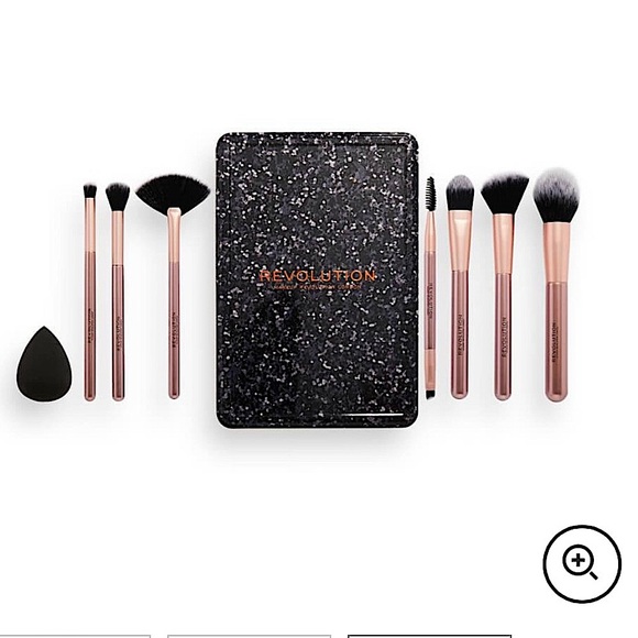 Makeup Revolution Other - ✨The Everything Brush Set✨